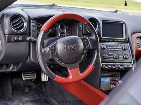 Used 2016 Nissan GT-R Premium AWD/4WD image 24