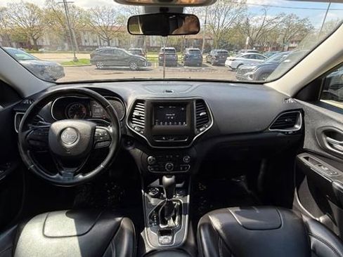 Used 2020 Jeep Cherokee Latitude Plus image 5