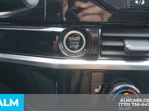 Used 2023 Nissan Pathfinder SL AWD/4WD image 33