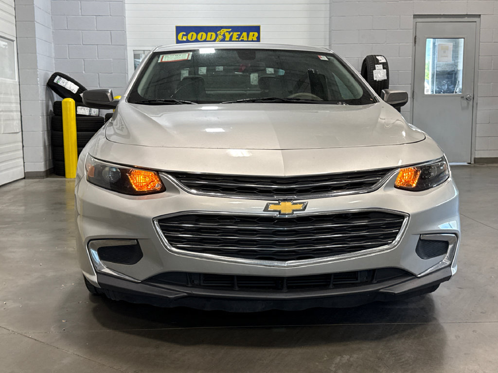Used 2018 Chevrolet Malibu LS FWD image 2
