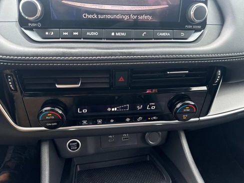 Used 2022 Nissan Rogue SV image 26