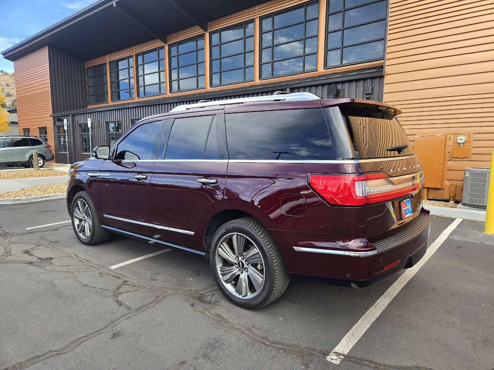 Used 2018 Lincoln Navigator Reserve w/ Technology Package AWD/4WD image 3