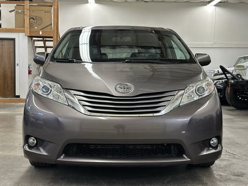 Used 2017 Toyota Sienna XLE w/ XLE Navigation Package AWD/4WD image 7