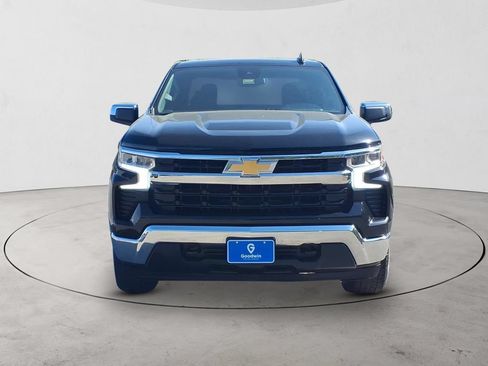 Used 2022 Chevrolet Silverado 1500 LT AWD/4WD image 2
