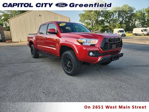 Used 2022 Toyota Tacoma SR5 AWD/4WD image 1