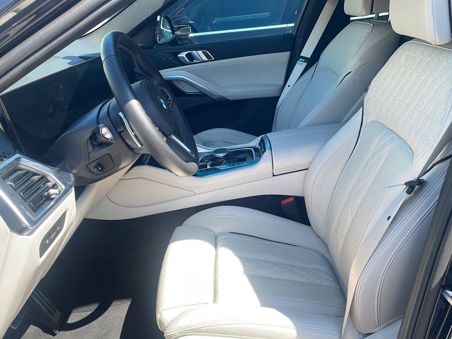 Used 2025 BMW X6 M60i w/ Parking Assistance Package AWD/4WD image 2
