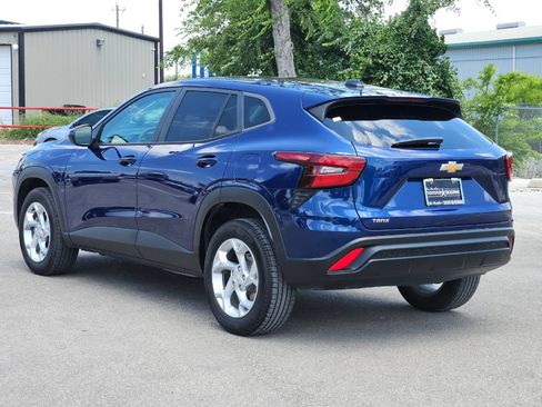 Used 2024 Chevrolet Trax LS w/ LS Convenience Package FWD image 3