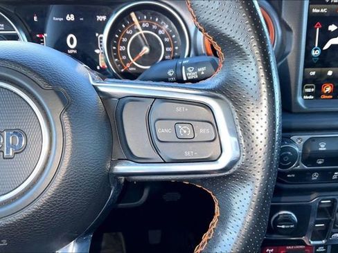 Used 2023 Jeep Gladiator Mojave AWD/4WD image 21