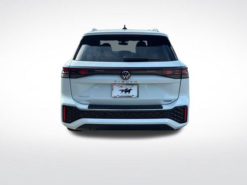 New 2026 Volkswagen Tiguan SEL R-Line AWD/4WD image 4