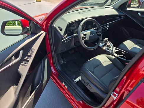 Certified 2025 Kia Niro EX FWD image 19