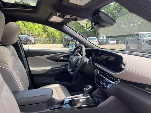 Used 2025 Buick Envista Avenir FWD image 39