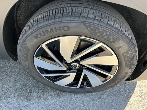 Used 2024 Volkswagen Atlas SE image 18