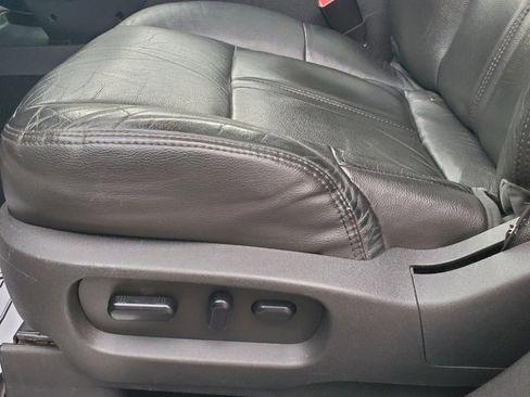 Used 2019 Lincoln MKT AWD image 13