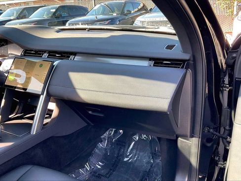 Used 2025 Land Rover Discovery Sport Dynamic SE image 19