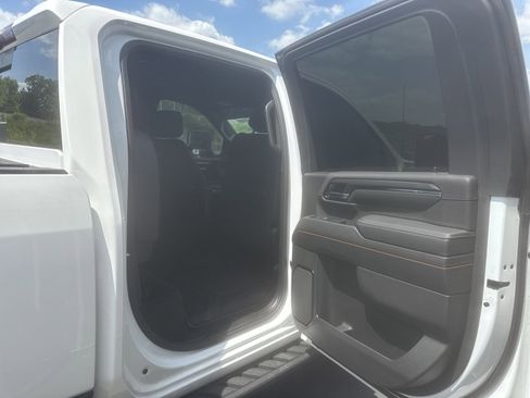 Used 2024 GMC Sierra 2500 AT4 w/ AT4 Preferred Package AWD/4WD image 7