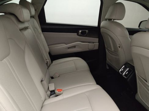 Used 2021 Kia Sorento S w/ Panoramic Sunroof Package image 19