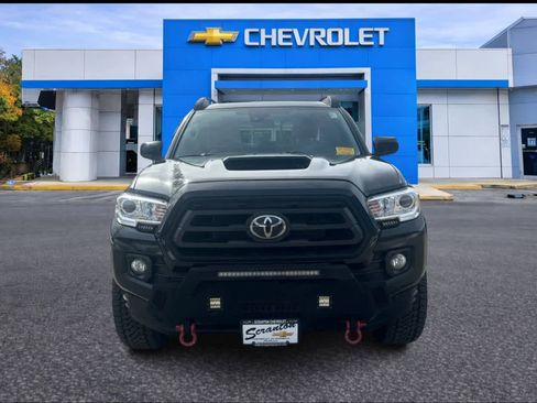 Used 2020 Toyota Tacoma SR5 image 2
