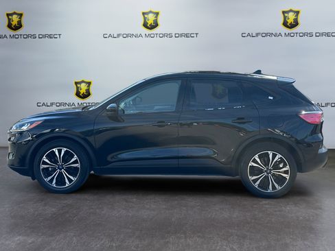 Used 2022 Ford Escape SE w/ SE Sport Appearance Package image 2