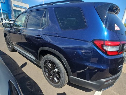 Used 2025 Honda Pilot Touring image 4