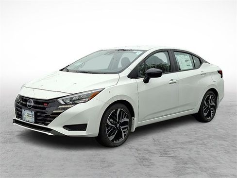 New 2025 Nissan Versa SR w/ Trunk Package image 2