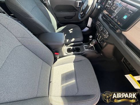 New 2026 Jeep Gladiator Sport AWD/4WD image 12