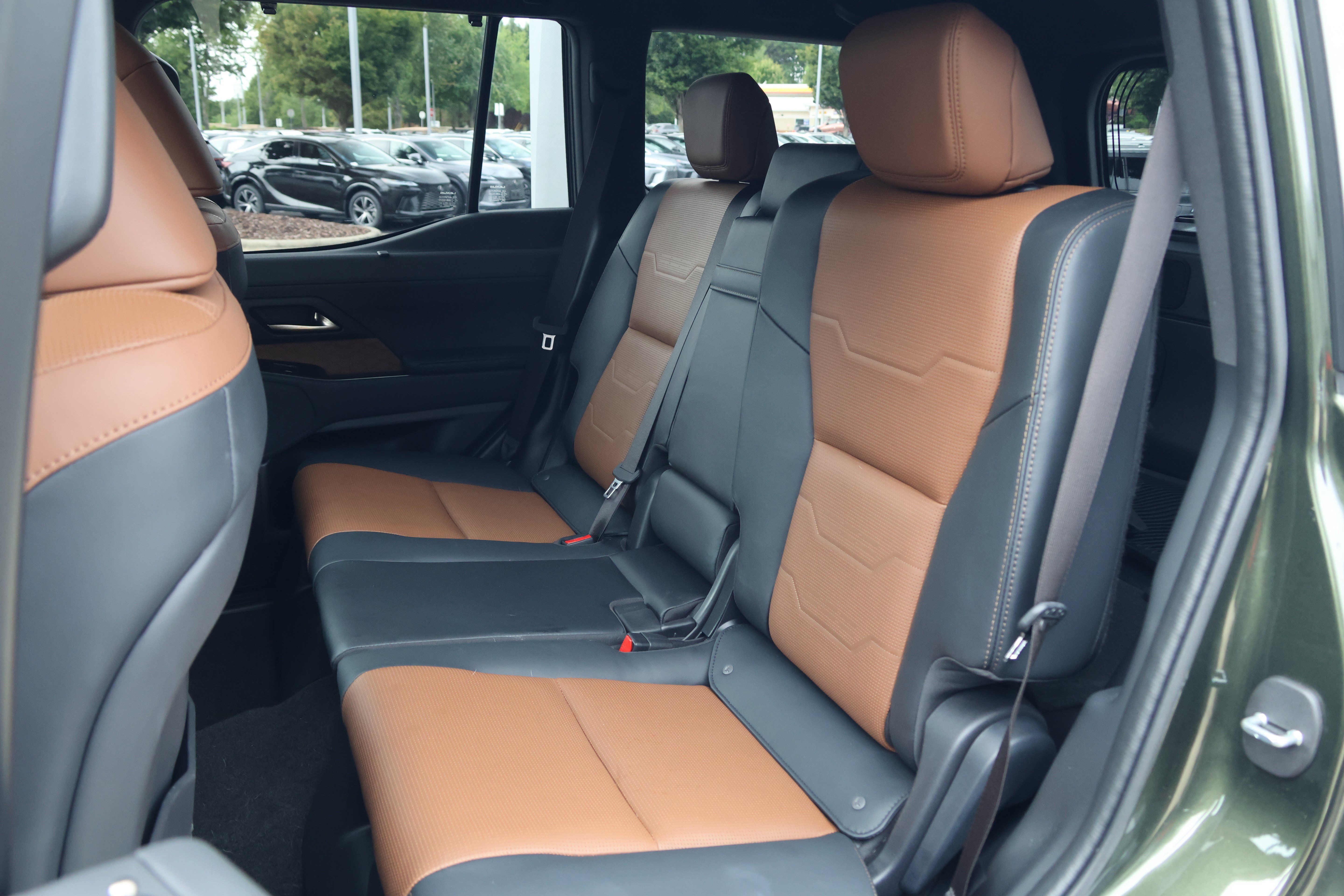 Used 2025 Lexus GX 550 w/ Accessory Package (Z1) AWD/4WD image 39