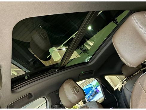 Used 2024 Audi Q4 e-tron Prestige image 37