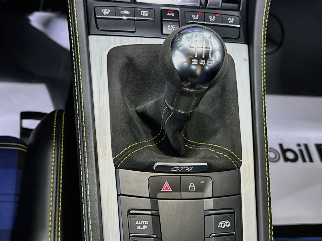 Used 2020 Porsche 718 Cayman GT4 RWD image 19