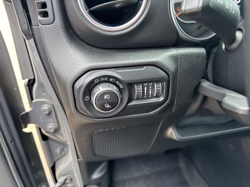 Used 2020 Jeep Gladiator Overland w/ Trailer Tow Package image 20