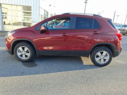 Certified 2022 Chevrolet Trax LT w/ LT Convenience Package image 4