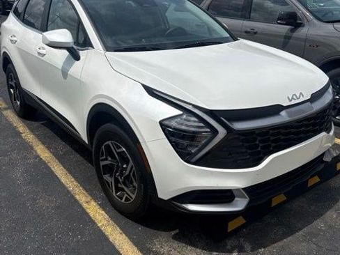 Used 2024 Kia Sportage LX AWD/4WD image 2
