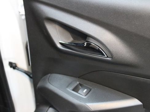 Used 2025 Chevrolet Trax RS w/ Driver Confidence Package FWD image 12
