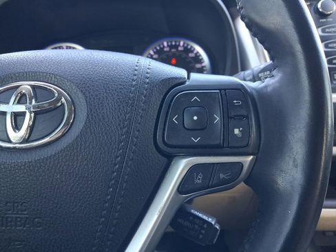 Used 2019 Toyota Highlander Limited FWD image 30