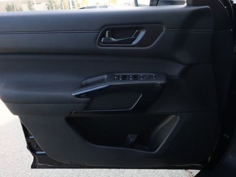 New 2025 Nissan Pathfinder SV image 23