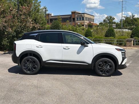 New 2026 Nissan Kicks SR FWD image 2