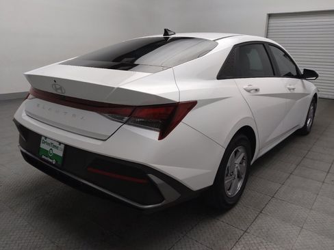 Used 2025 Hyundai Elantra SE FWD image 9