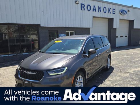 Used 2023 Chrysler Pacifica Touring-L FWD image 1