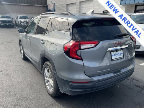 Used 2023 GMC Terrain SLE w/ Driver Convenience Package image 3