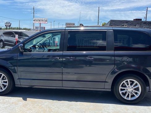 Used 2014 Dodge Grand Caravan SXT FWD image 2