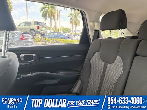 Used 2023 Kia Sorento LX FWD image 13