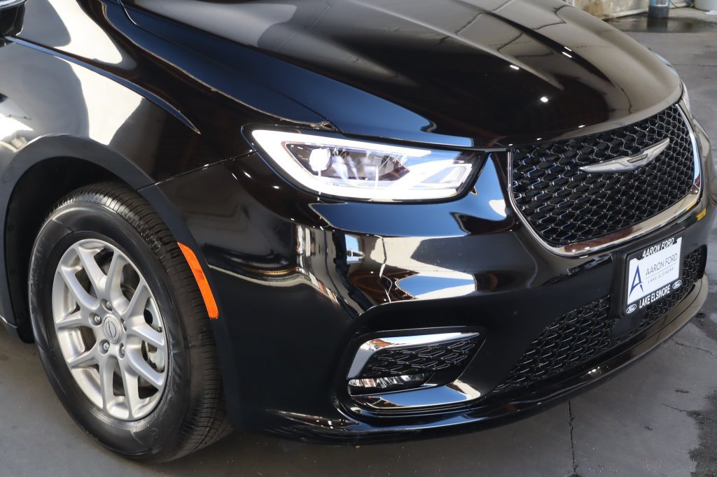 Used 2026 Chrysler Pacifica Select FWD image 11