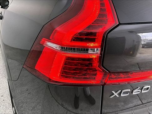 Certified 2023 Volvo XC60 T8 Ultimate w/ Climate Package AWD/4WD image 34