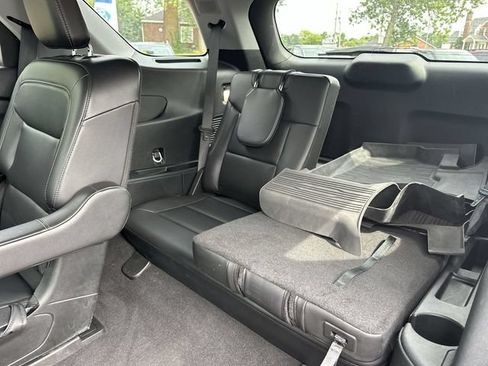 Used 2024 Ford Explorer XLT w/ Equipment Group 202A AWD/4WD image 26