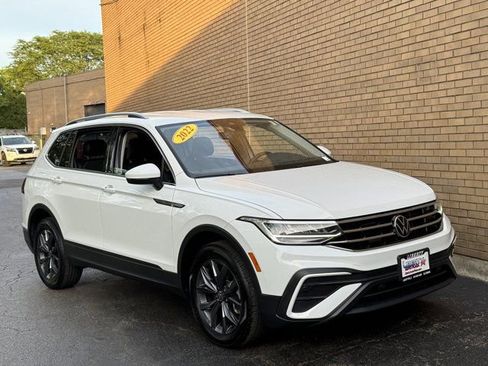 Used 2022 Volkswagen Tiguan SE AWD/4WD image 2