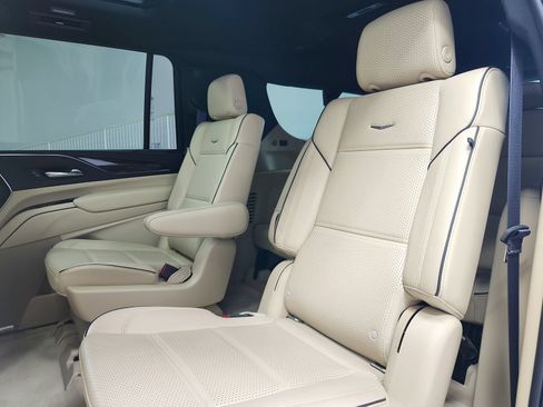Used 2021 Cadillac Escalade ESV Premium Luxury AWD/4WD image 11