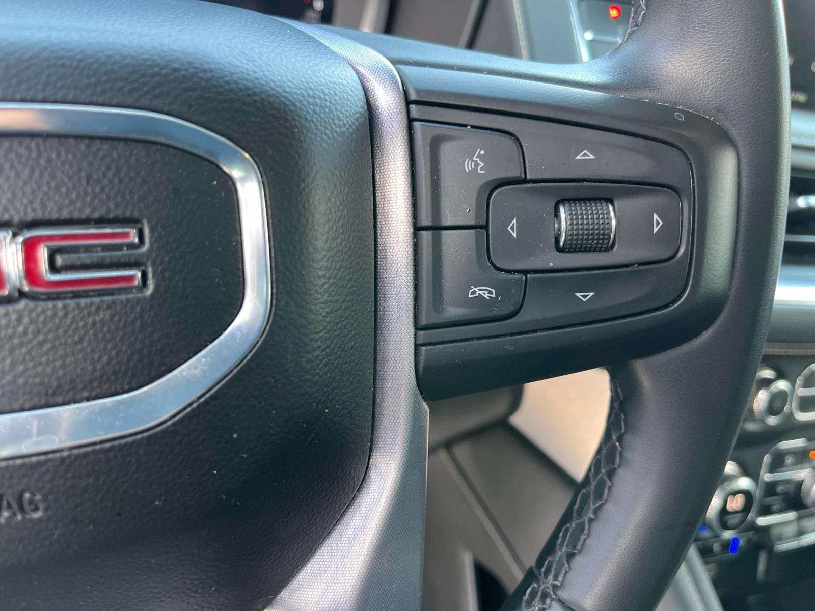 Used 2023 GMC Yukon SLT AWD/4WD image 34