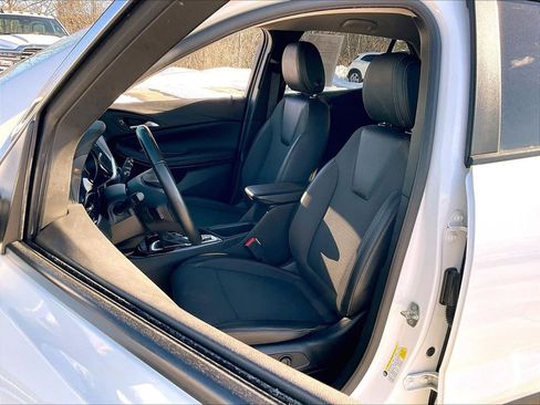 Used 2022 Buick Encore GX Preferred w/ Cold Weather Comfort Package image 9