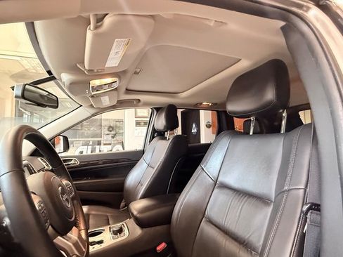 Used 2012 Jeep Grand Cherokee Laredo AWD/4WD image 6