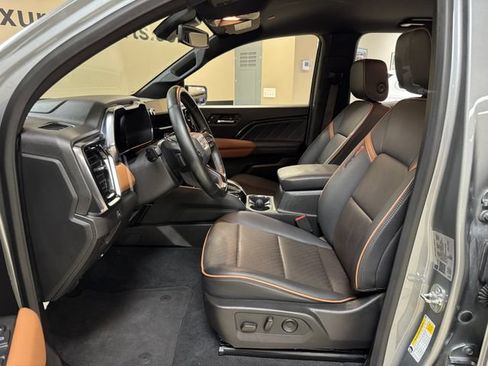 Used 2025 GMC Canyon AT4 w/ AT4 Premium Package AWD/4WD image 8