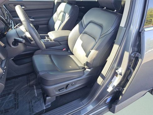 Used 2025 Nissan Pathfinder SL w/ SL Premium Package AWD/4WD image 6